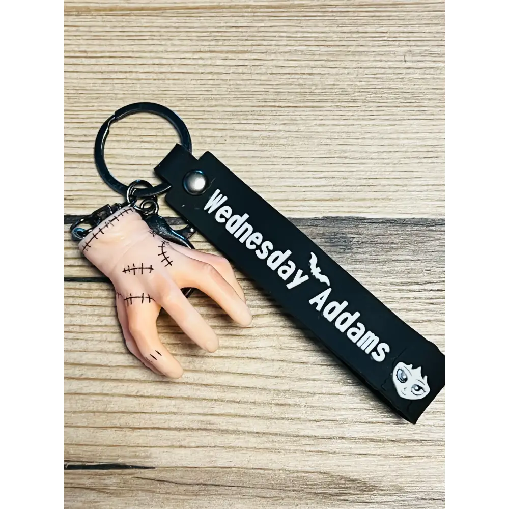 adams family schlüsselanhnger keychain eiskaltes händchen